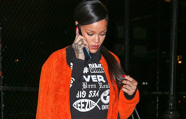rihanna celular flip