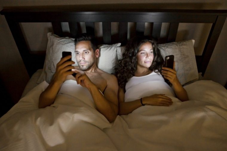 Vida de casal e celular: uma mistura que não combina? - Mobizoo