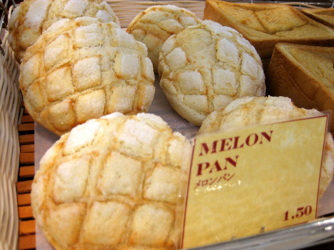 O Melon Pan é delicioso com ou sem recheio.
