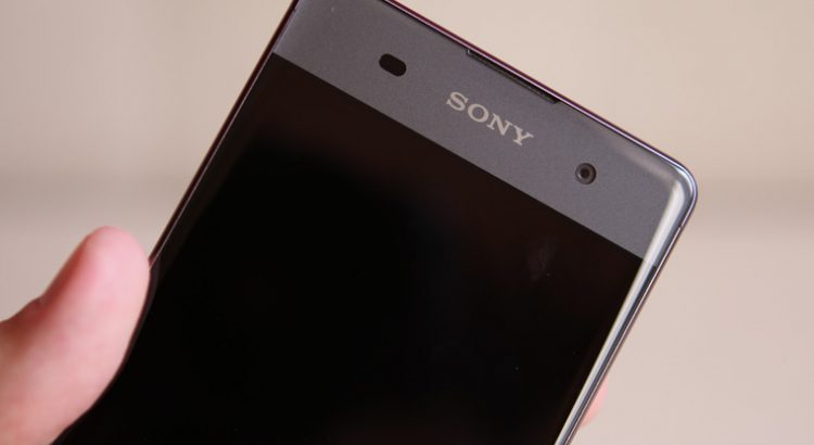 detalhe frontal do sony xperia xa