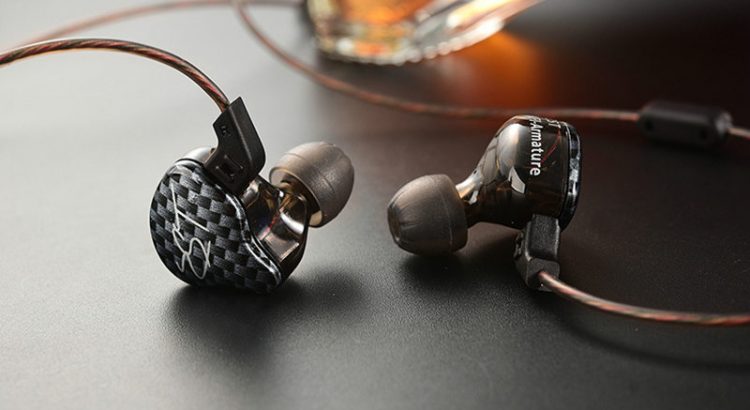 Fones de ouvido KZ ZST