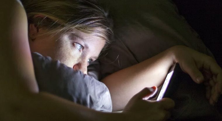 Celular demais faz mal aos olhos - Mobizoo