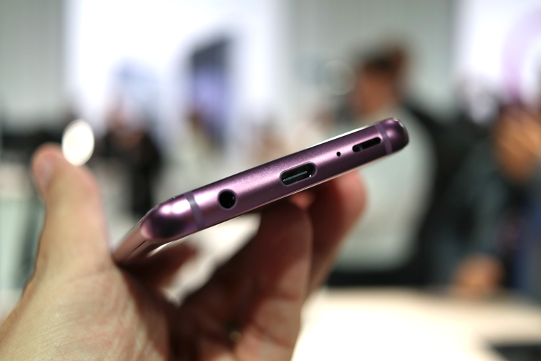 Parte inferior do Samsung Galaxy S9 - Review / Mobizoo