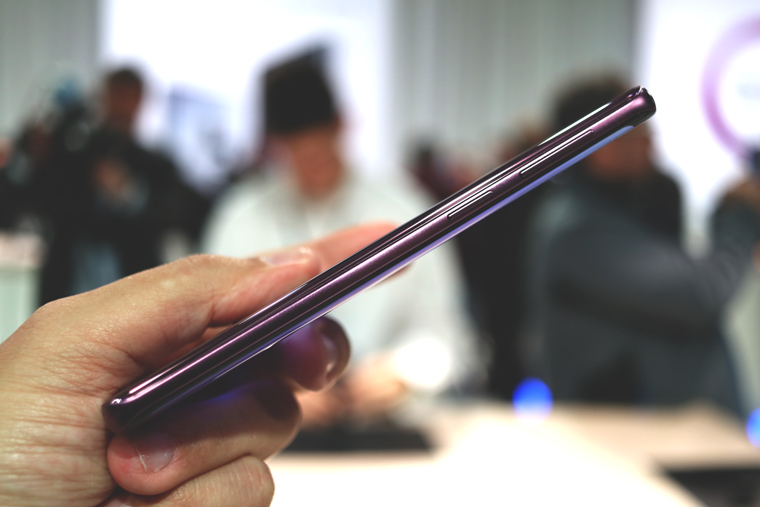 Lateral do Samsung Galaxy S9 - Review / Mobizoo