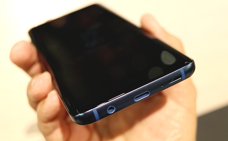 Parte inferior do Samsung Galaxy S9 Plus - Review / Mobizoo