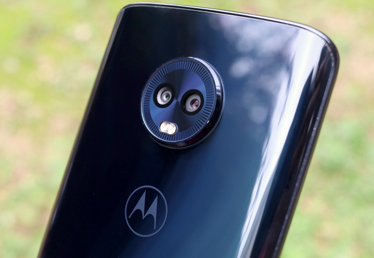 Motorola Moto G6 Plus: traseira - Review / Mobizoo