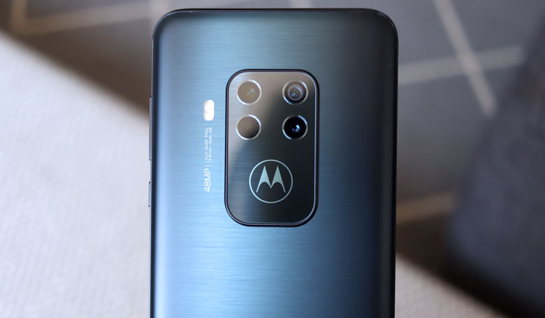 Review Motorola One Zoom - Mobizoo