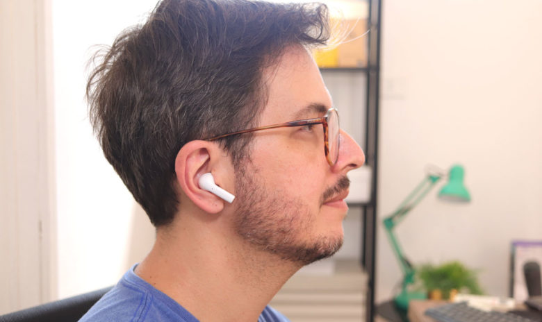 HONOR Earbuds X3 Lite encaixado na orelha