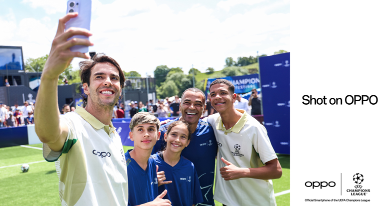 Kaká e Cafu tirando selfie com um celular OPPO